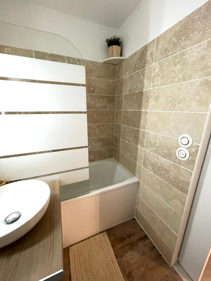 Appart Cosy 4 Personnes, A 400M De La Plage Bormes-les-Mimosas Bagian luar foto